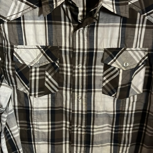 Western style snap up shirt. L3 - Picture 2 of 4
